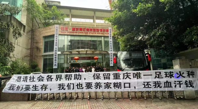 否则以叶大师的龙威，怎么可能会跟刘广那种低端人口一般见识？不过，眼下的问题倒是也挺棘手。